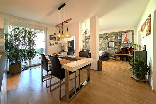 Großzügige und gepflegte Maisonettewohnung mit Terrasse, Garten und 2 Parkplätzen