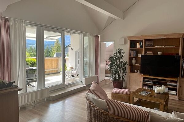 Großzügige 5-Zimmerwohnung mit Dachterrasse